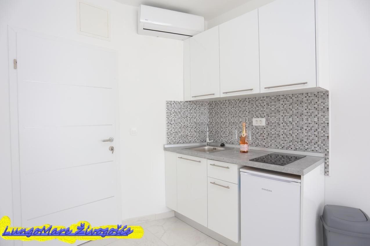 Apartmants Villa Lungo Mare Живогошче Экстерьер фото