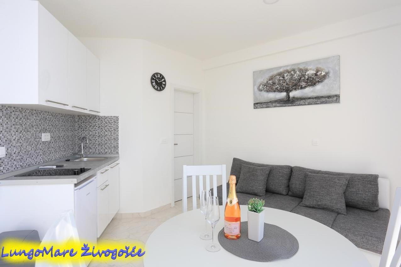 Apartmants Villa Lungo Mare Живогошче Экстерьер фото